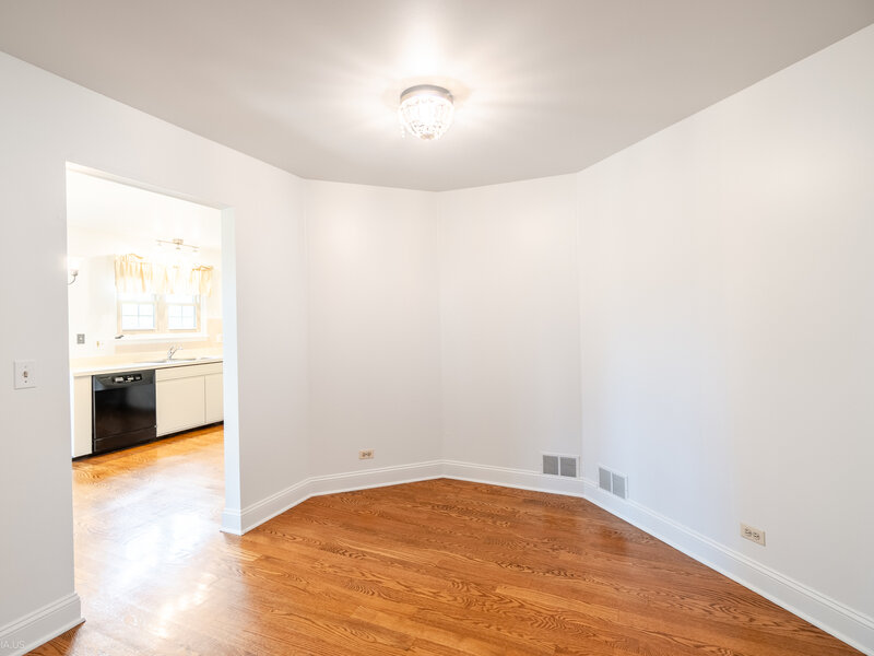 625 Sutton Court Wheeling IL 60090