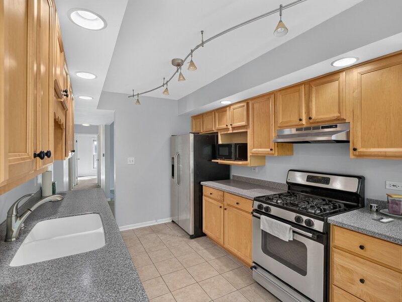 1025 Mayfield Lane Hoffman Estates IL 60169