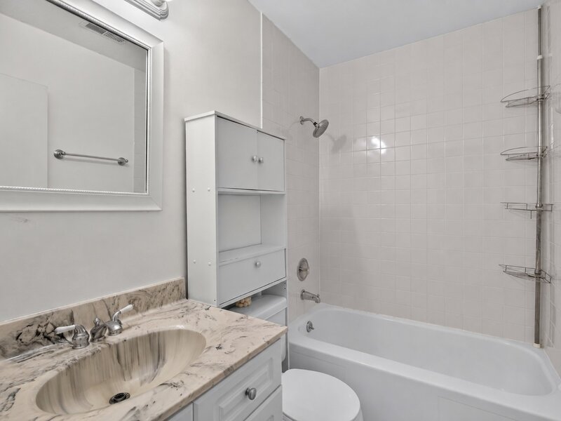 1025 Mayfield Lane Hoffman Estates IL 60169