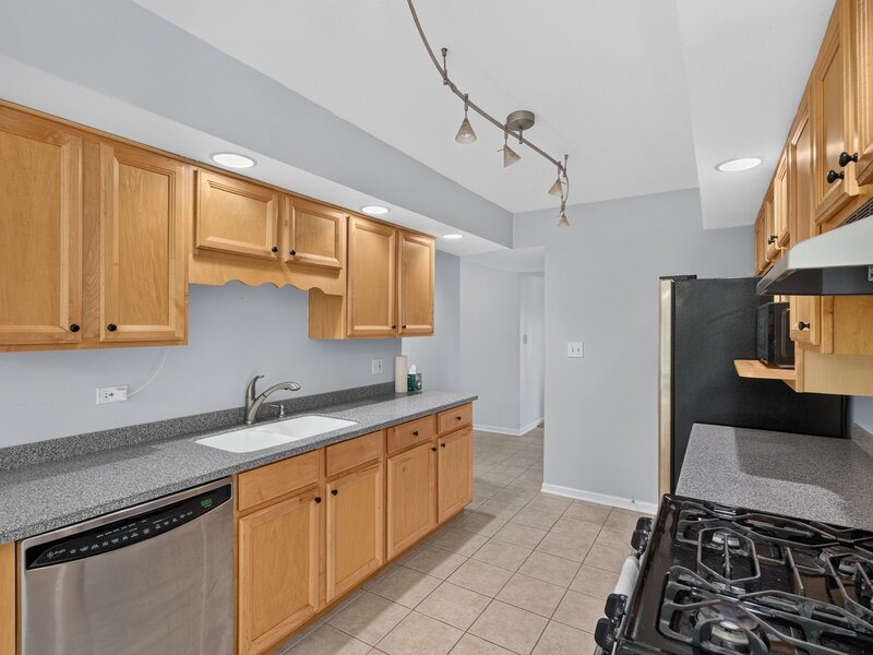 1025 Mayfield Lane Hoffman Estates IL 60169