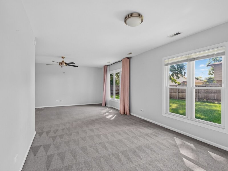 1025 Mayfield Lane Hoffman Estates IL 60169