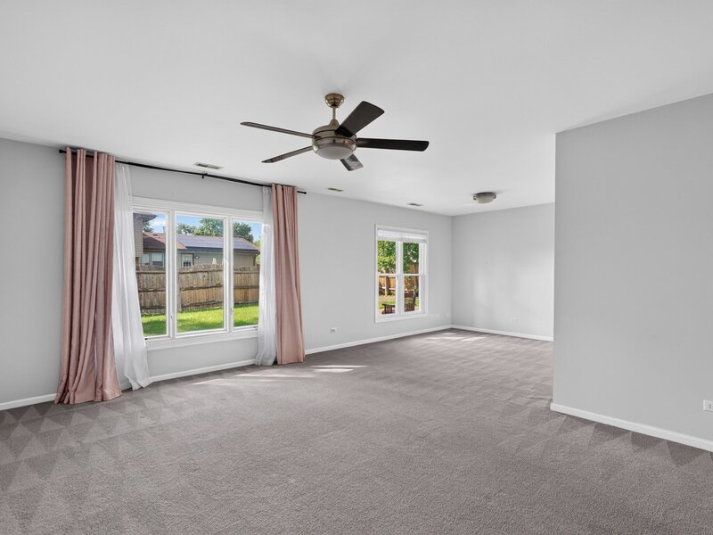 1025 Mayfield Lane Hoffman Estates IL 60169