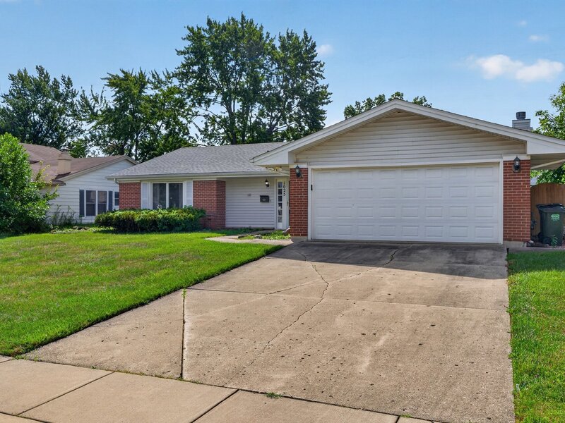 1025 Mayfield Lane Hoffman Estates IL 60169