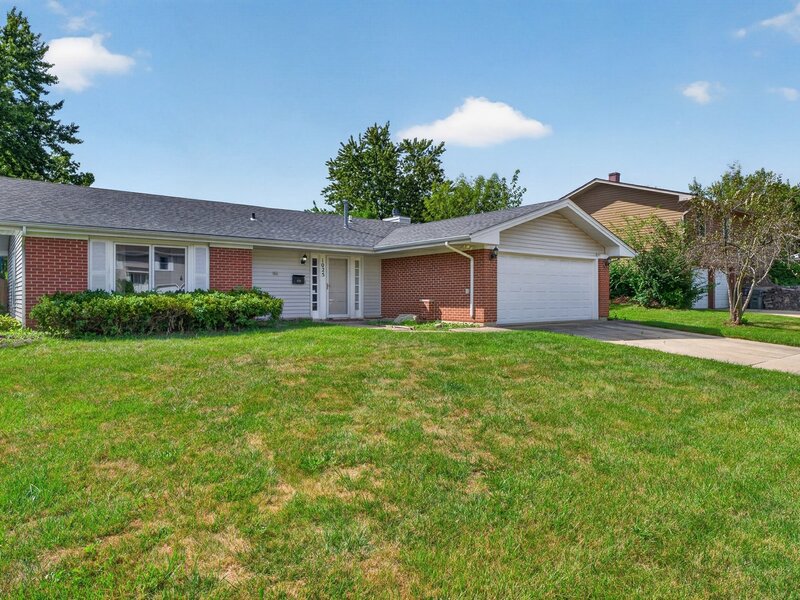1025 Mayfield Lane Hoffman Estates IL 60169