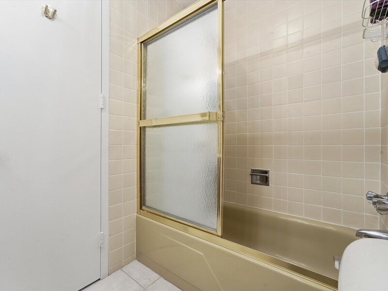 100 E Walton Street Chicago IL 60611