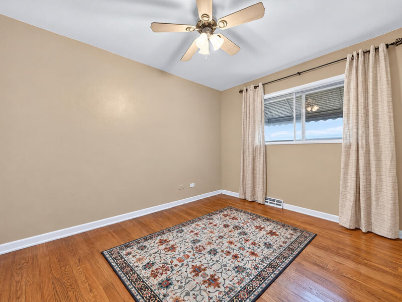 4 E Judith Ann Drive Mount Prospect IL 60056