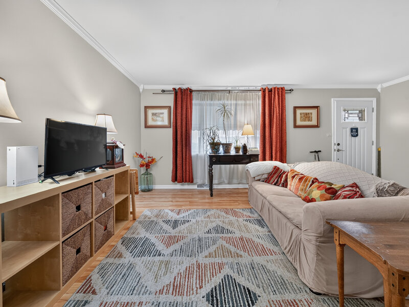 4 E Judith Ann Drive Mount Prospect IL 60056