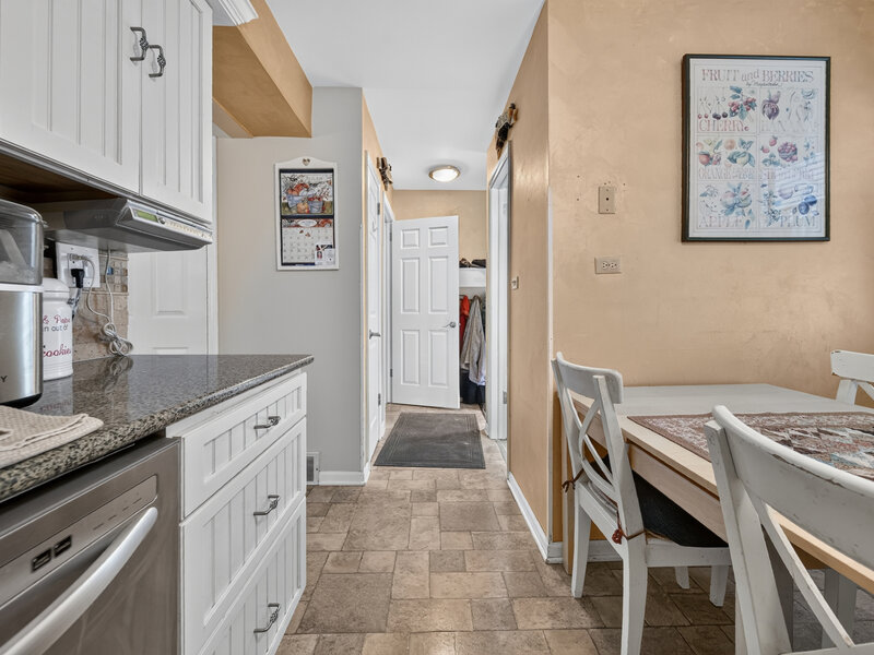 4 E Judith Ann Drive Mount Prospect IL 60056