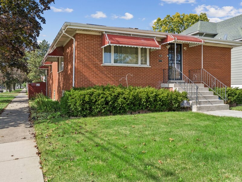 818 S 2nd Avenue Maywood IL 60153