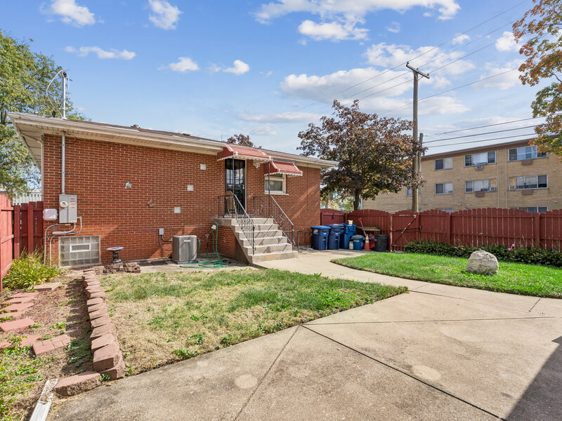 818 S 2nd Avenue Maywood IL 60153
