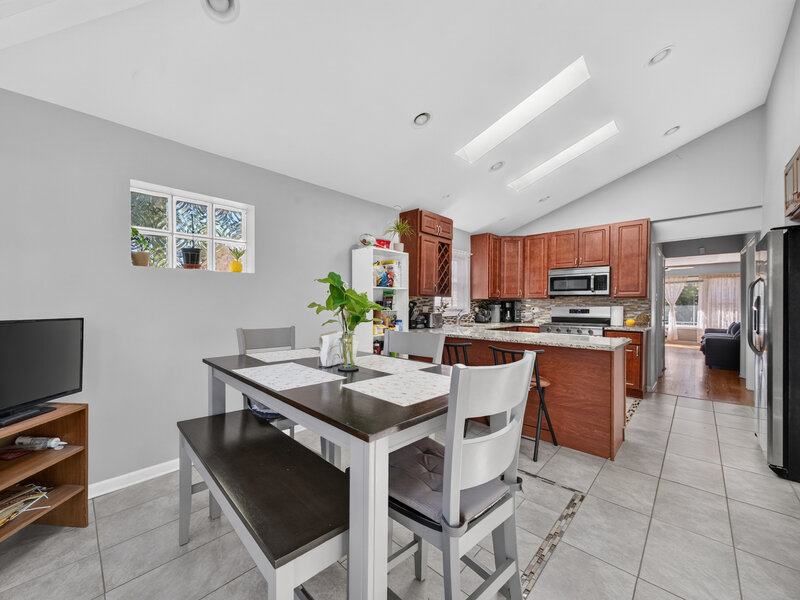 2046 E 93rd Street Chicago IL 60617
