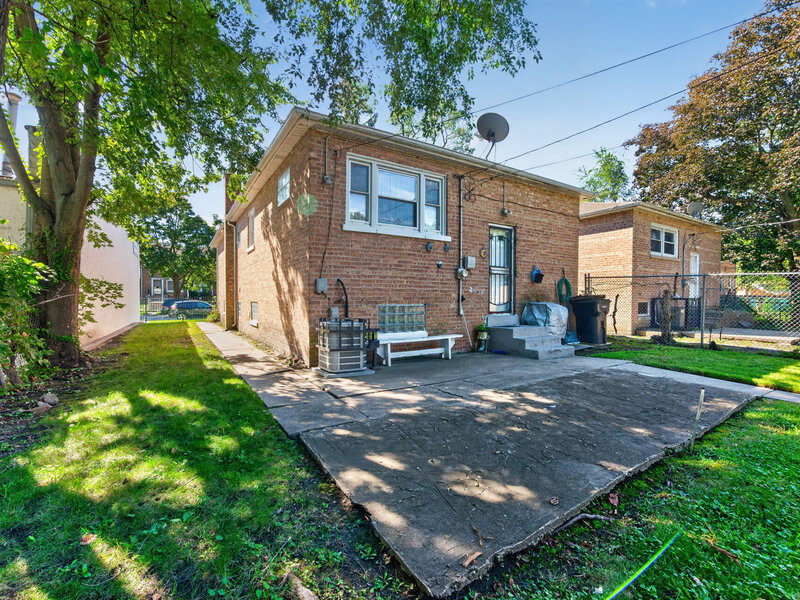 2046 E 93rd Street Chicago IL 60617