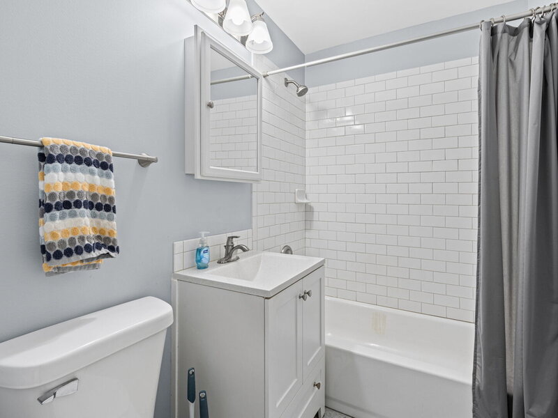 8894 Knight Avenue Des Plaines IL 60016
