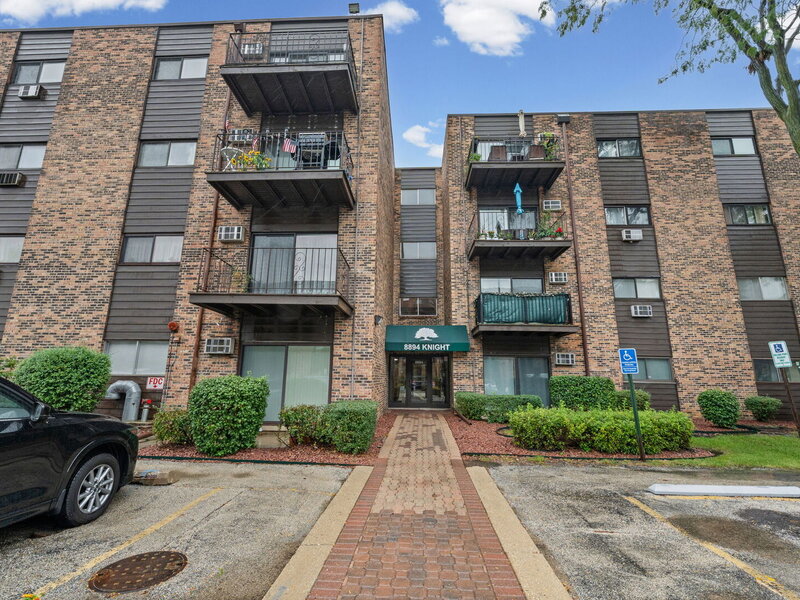8894 Knight Avenue Des Plaines IL 60016