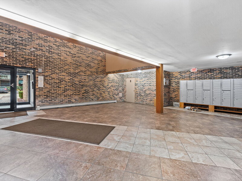 8894 Knight Avenue Des Plaines IL 60016