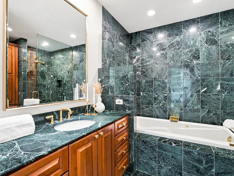 67 W Schiller Street Chicago IL 60610