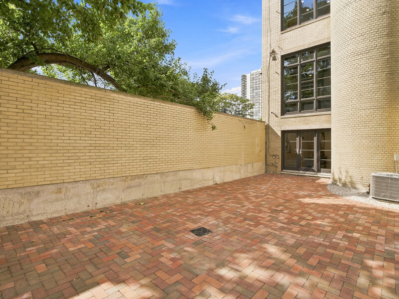 67 W Schiller Street Chicago IL 60610