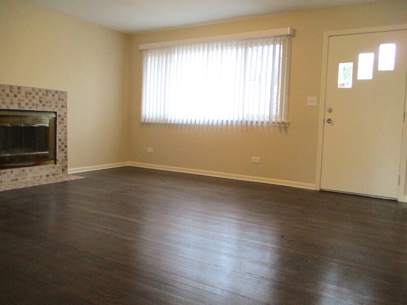 448 Midway Drive Mundelein IL 60060
