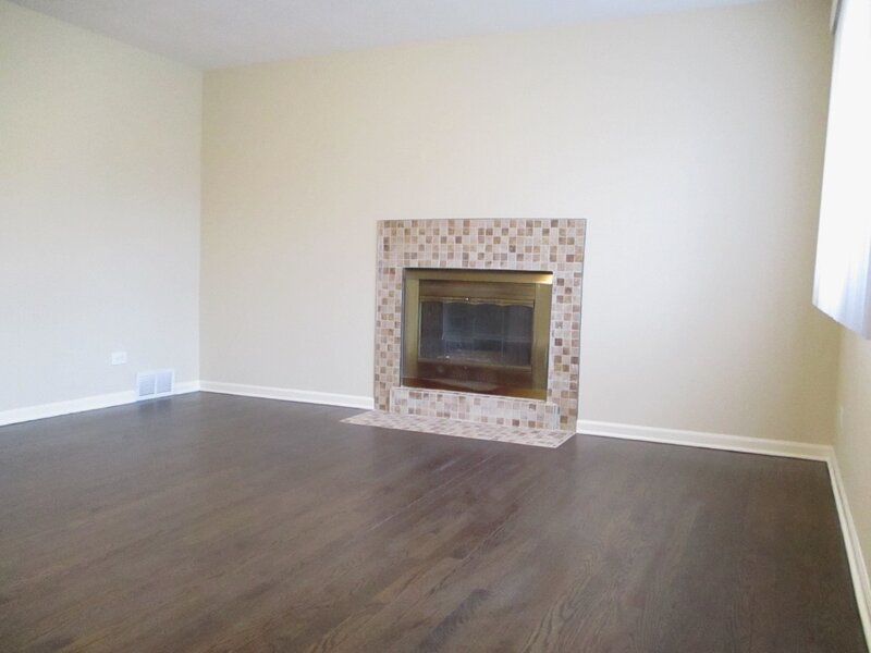 448 Midway Drive Mundelein IL 60060