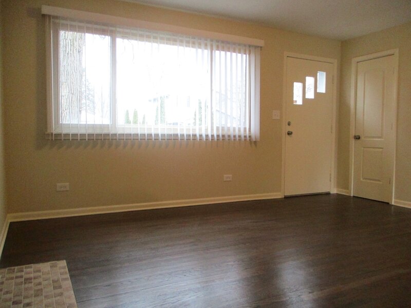 448 Midway Drive Mundelein IL 60060