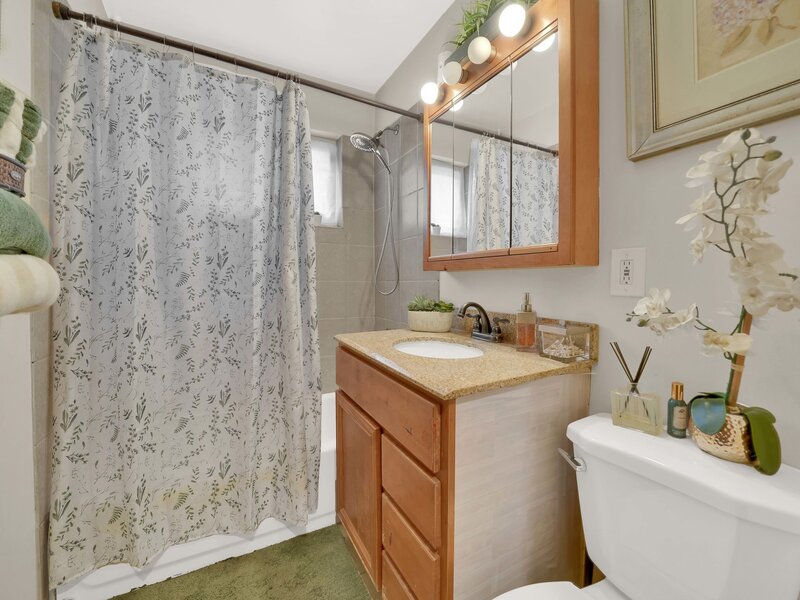 3719 W 66th Place Chicago IL 60629