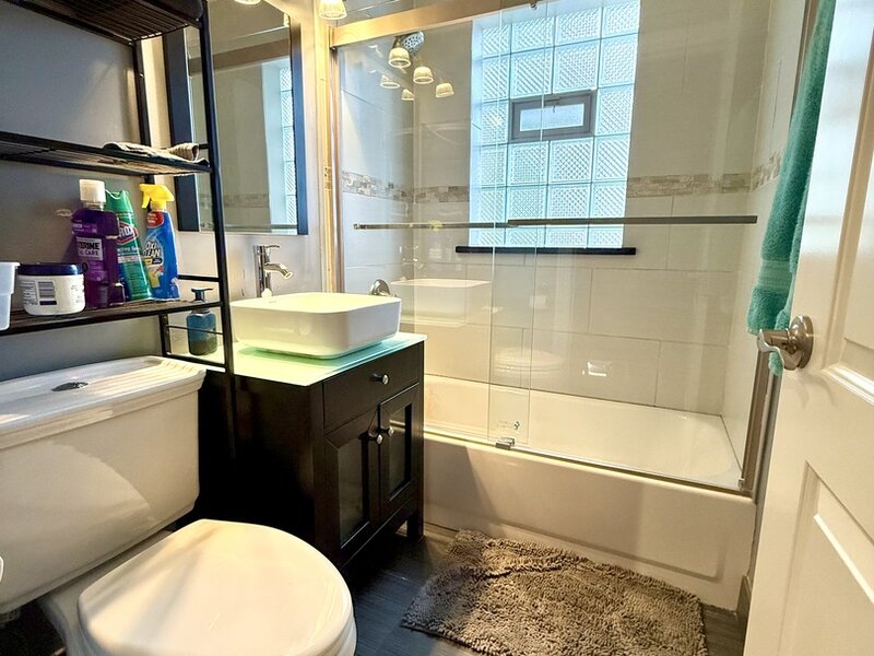 6319 S Long Avenue Chicago IL 60638