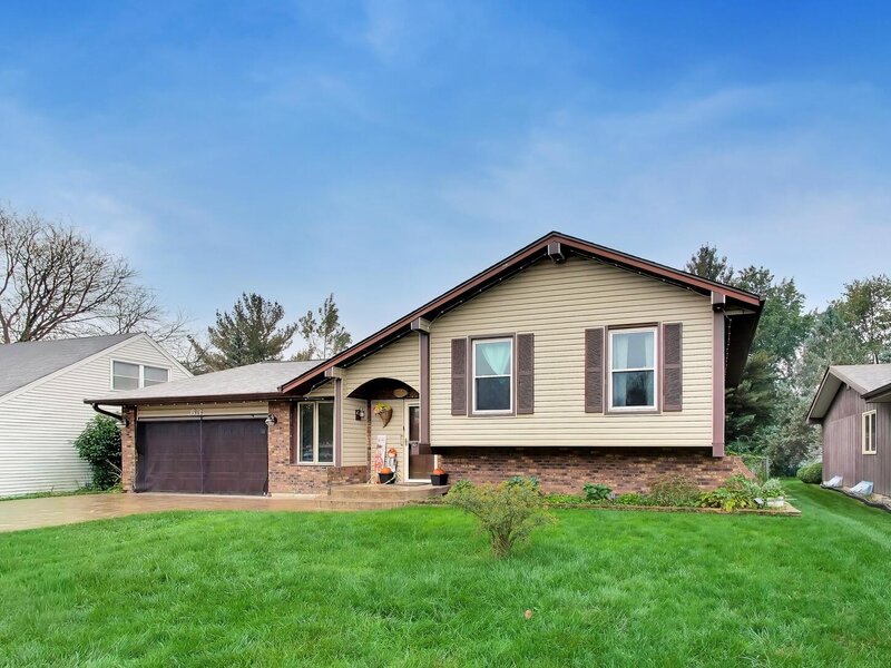 63 Lockman Circle Elgin IL 60123