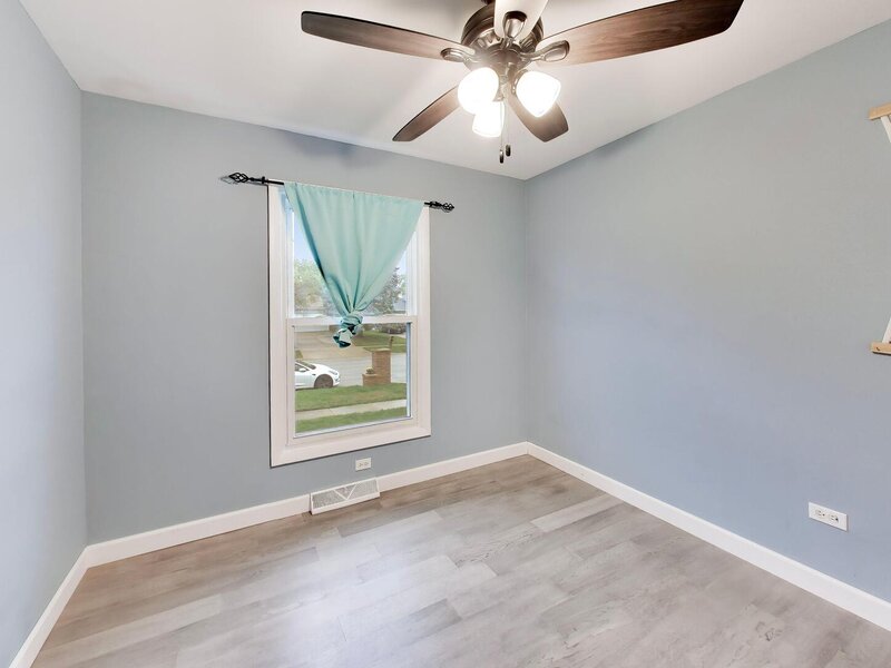 63 Lockman Circle Elgin IL 60123