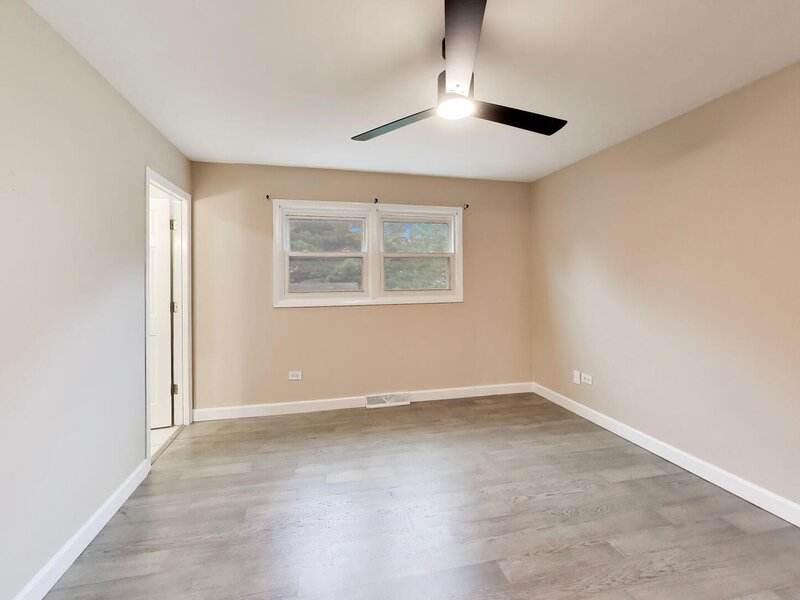 63 Lockman Circle Elgin IL 60123