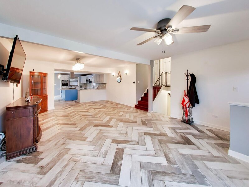63 Lockman Circle Elgin IL 60123
