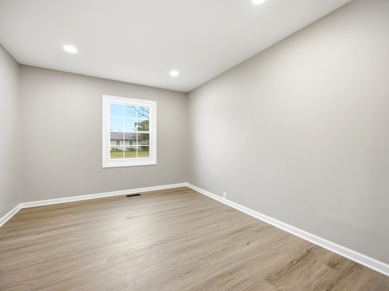 512 Concord Avenue Romeoville IL 60446