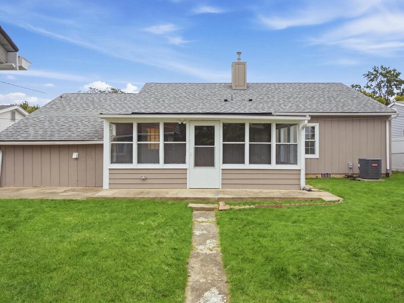 512 Concord Avenue Romeoville IL 60446