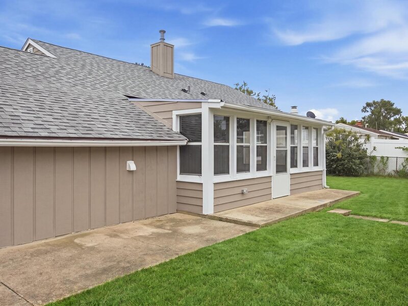512 Concord Avenue Romeoville IL 60446