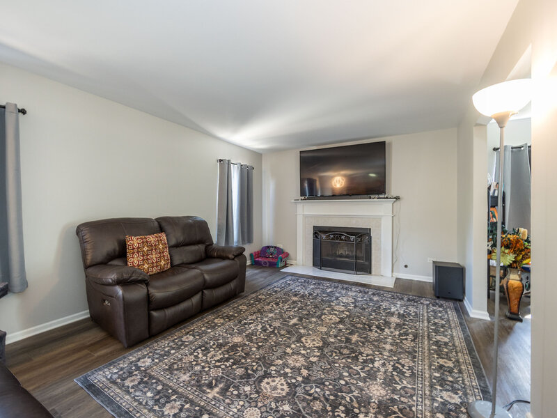 2734 Imperial Valley Trail Aurora IL 60503