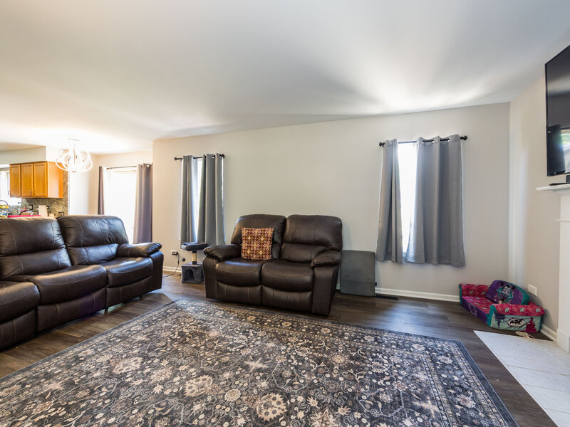 2734 Imperial Valley Trail Aurora IL 60503