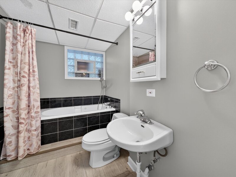 824 Dolores Drive Bensenville IL 60106