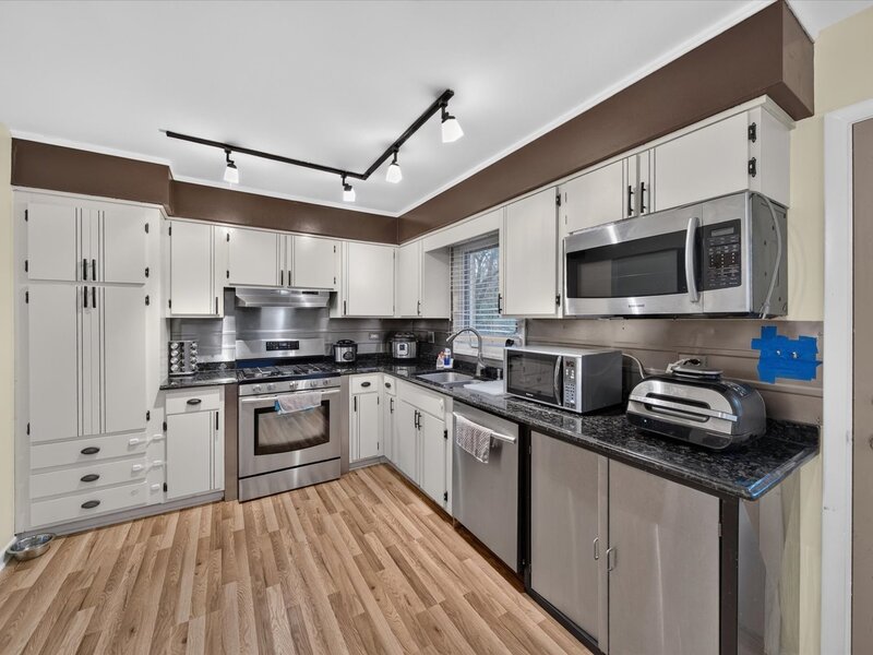 824 Dolores Drive Bensenville IL 60106