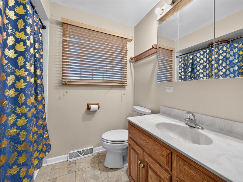 824 Dolores Drive Bensenville IL 60106