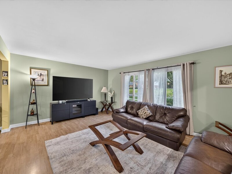 824 Dolores Drive Bensenville IL 60106