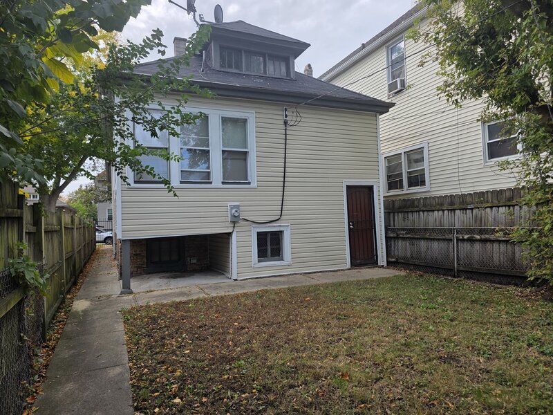 8621 S Marquette Avenue Chicago IL 60617