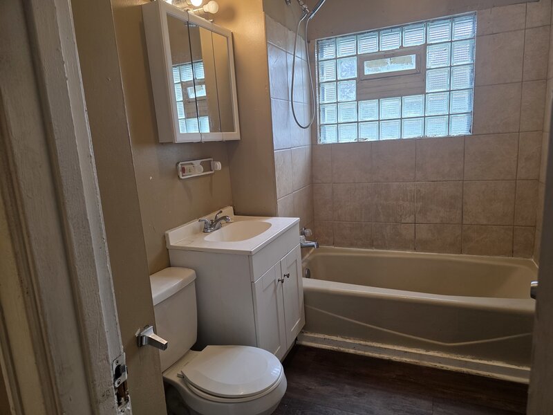 8621 S Marquette Avenue Chicago IL 60617