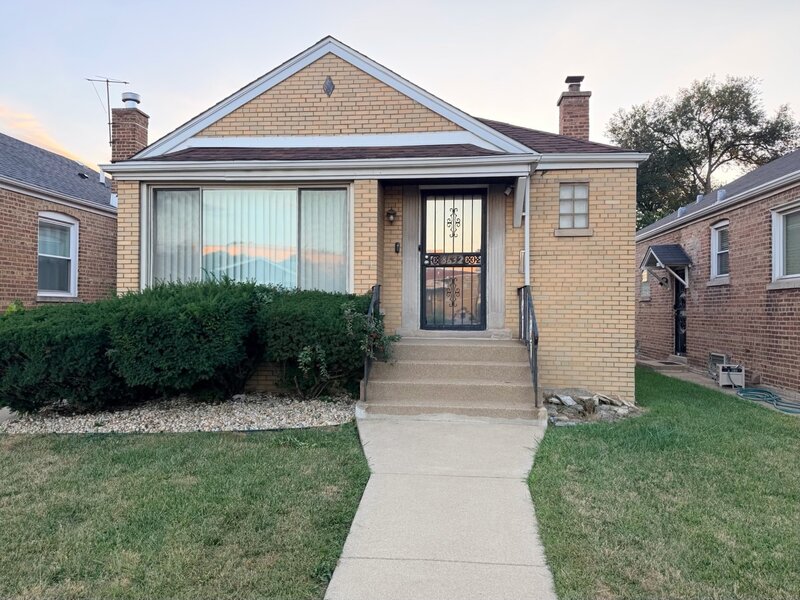 8632 S Jeffery Boulevard Chicago IL 60617