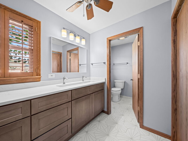 1132 E Valley Lane Arlington Heights IL 60004