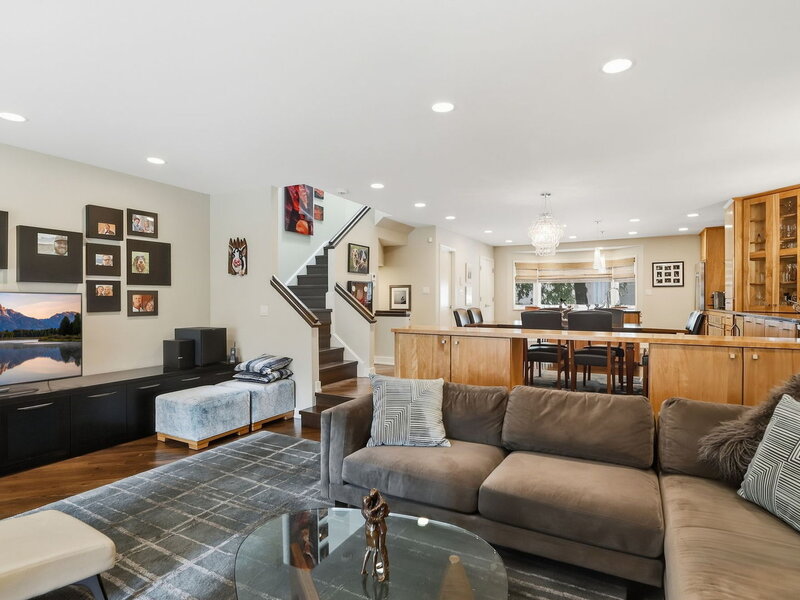 55 W Goethe Street Chicago IL 60610