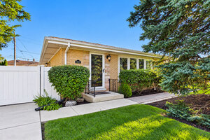 Photo of 1507 Oakton Street Park Ridge IL 60068