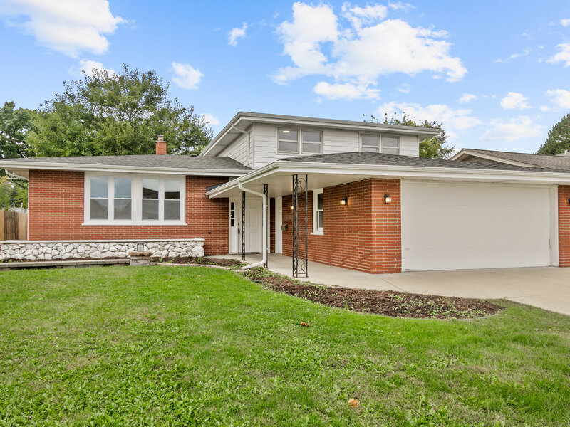 9128 S Komensky Avenue Oak Lawn IL 60453