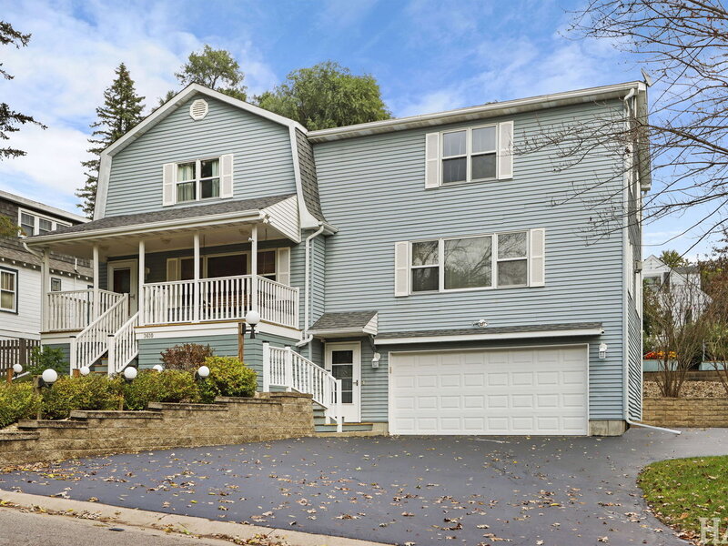 3610 Eastway Drive Island Lake IL 60042