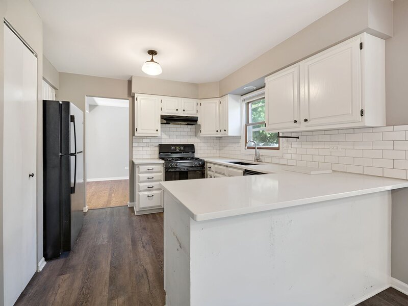 571 Shenandoah Trail Elgin IL 60123