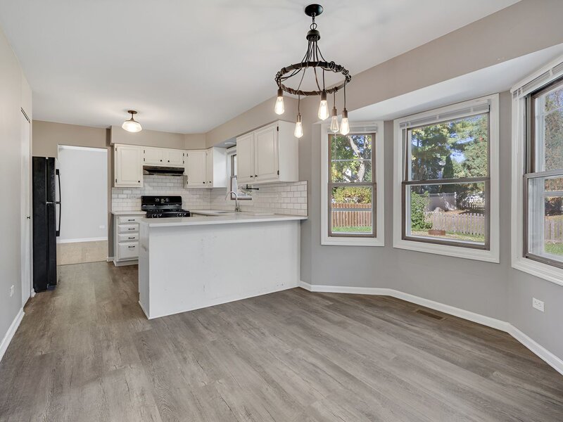 571 Shenandoah Trail Elgin IL 60123