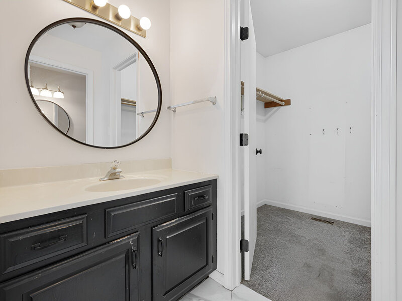 571 Shenandoah Trail Elgin IL 60123